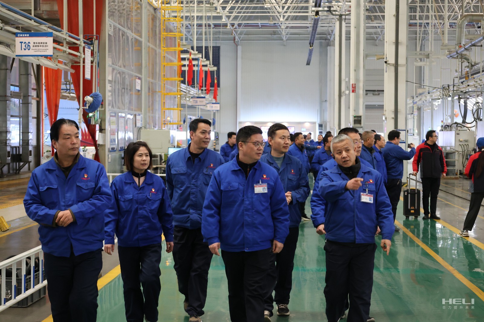 2-參觀陜汽商用生產(chǎn)線（第二段之后）.jpg