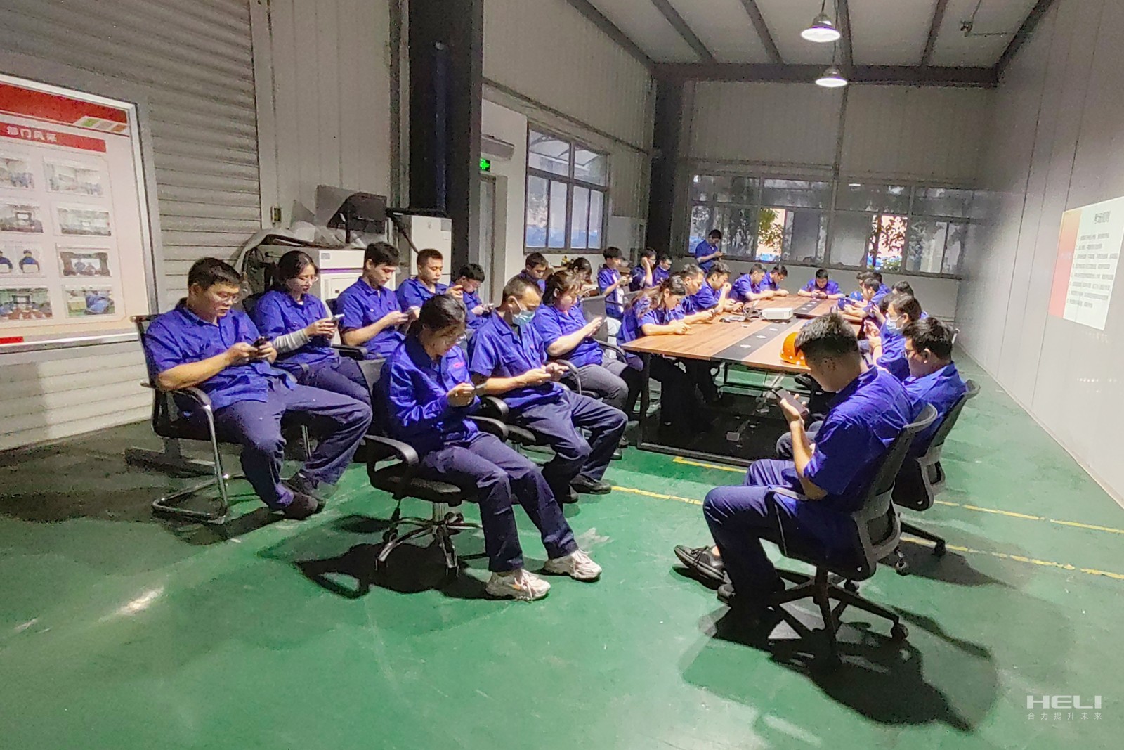 線上答題復(fù)賽現(xiàn)場.jpg 線上答題復(fù)賽現(xiàn)場.jpg