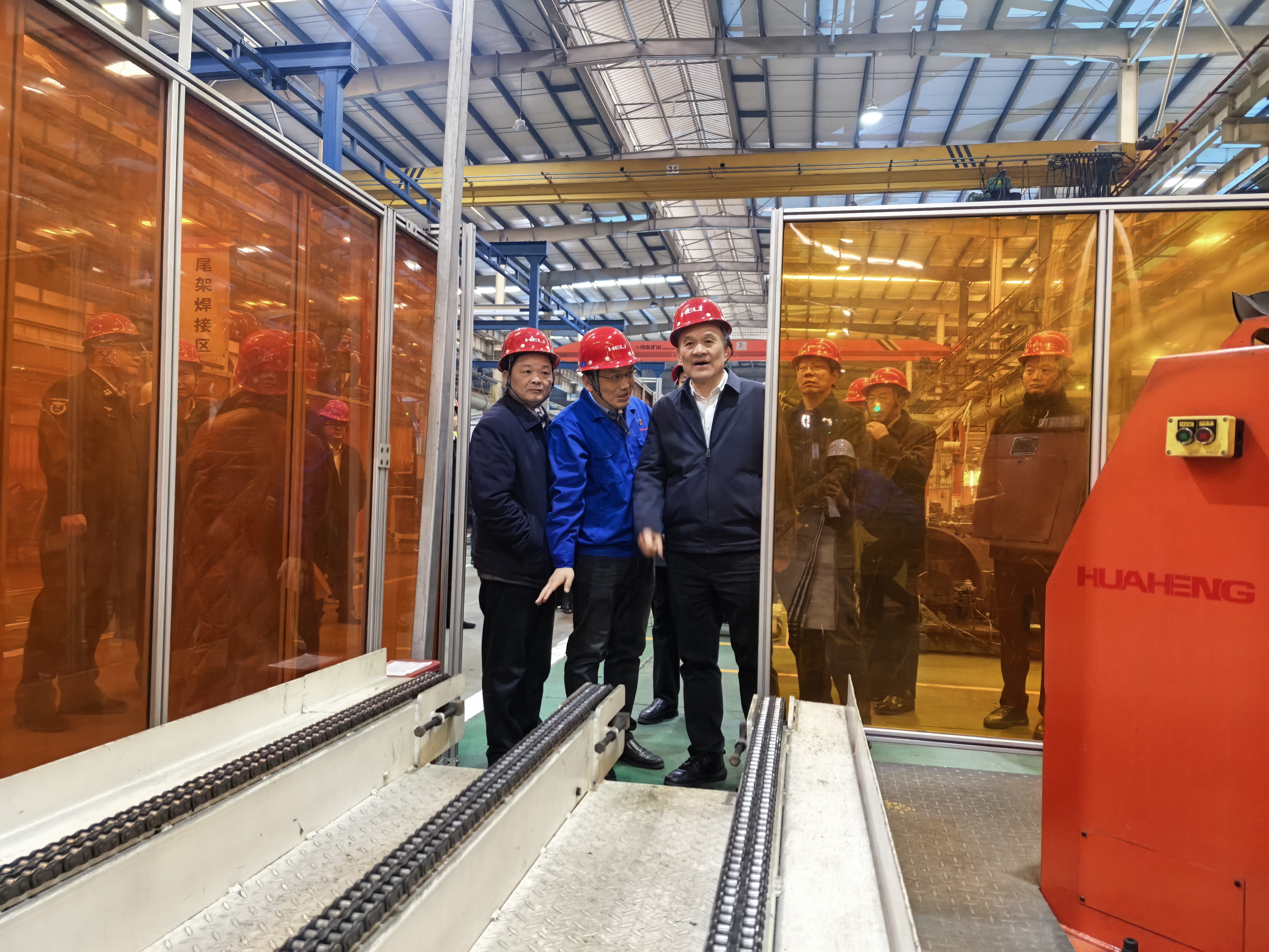 衡陽市委書記劉越高察看智能化焊接線生產情況.jpg