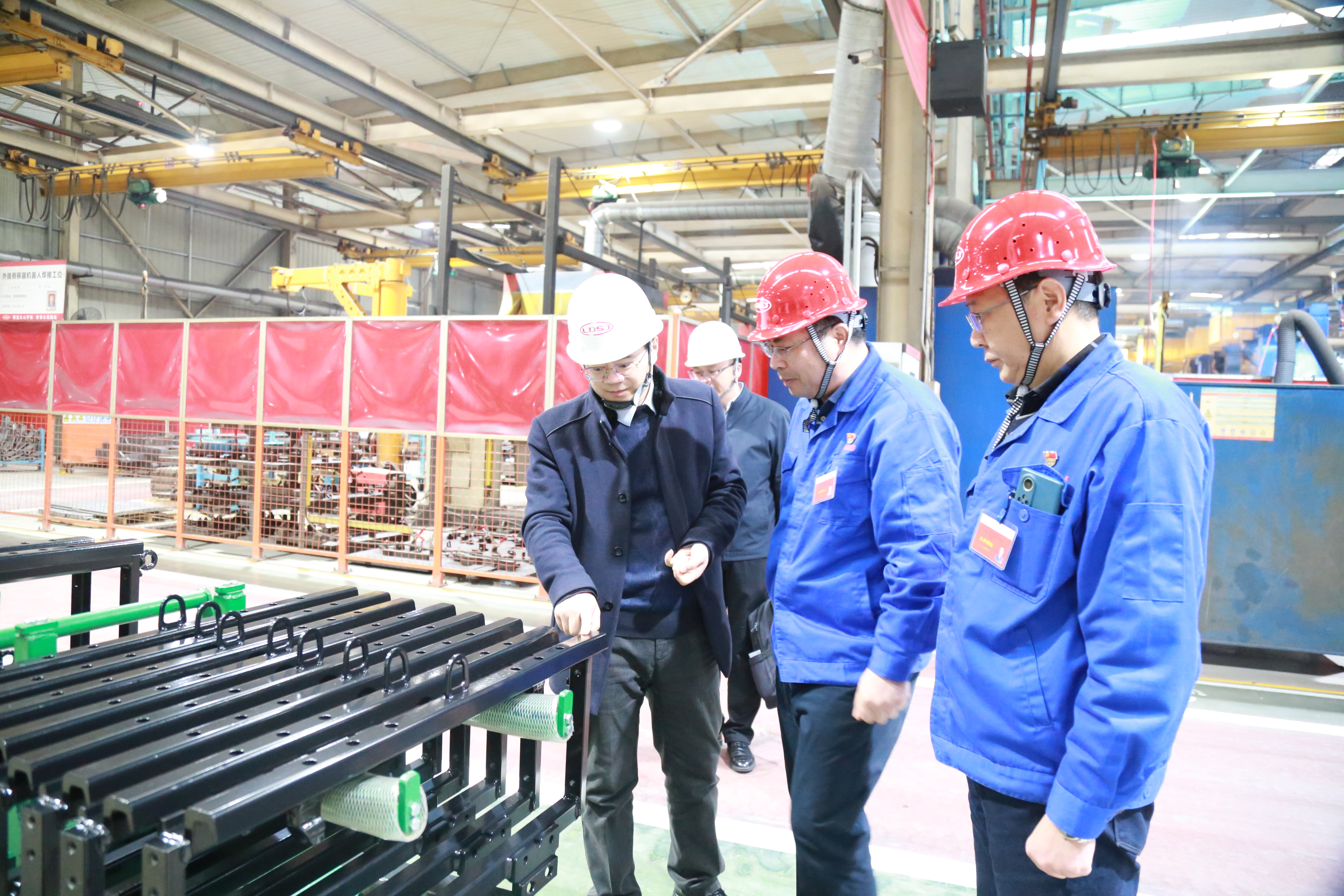 畢勝調(diào)研生產(chǎn)一線.JPG